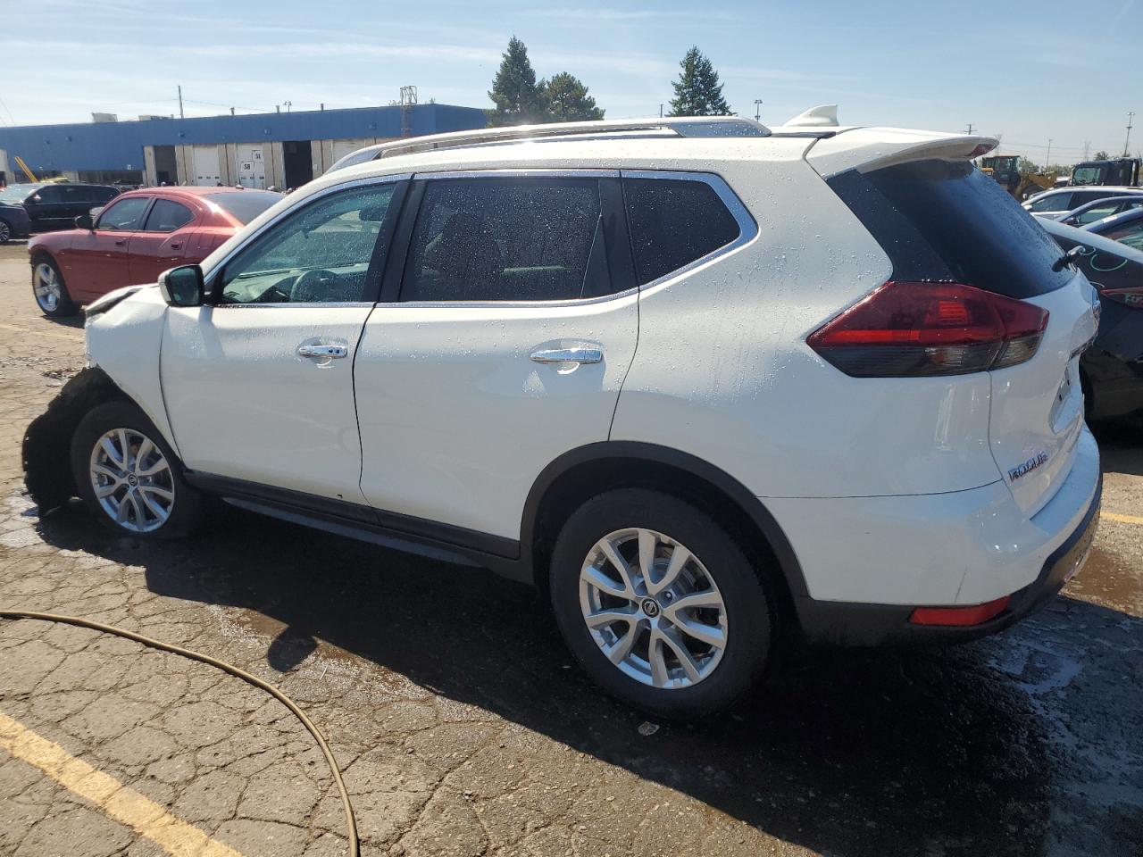 5N1AT2MVXJC786608 2018 NISSAN ROGUE - Image 2