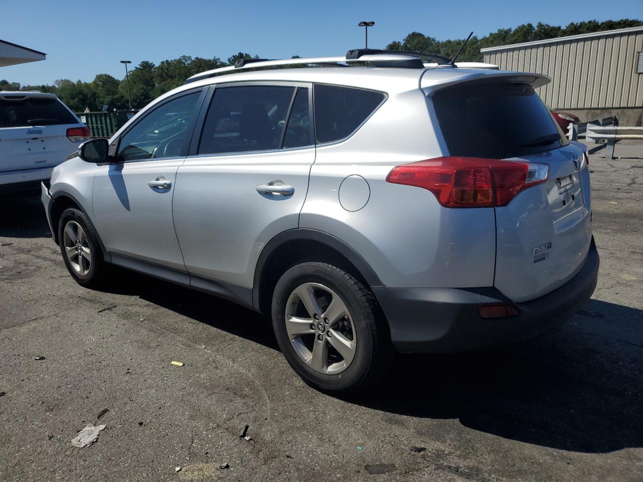 VIN JTMRFREV6FD127609 2015 TOYOTA RAV4 no.2