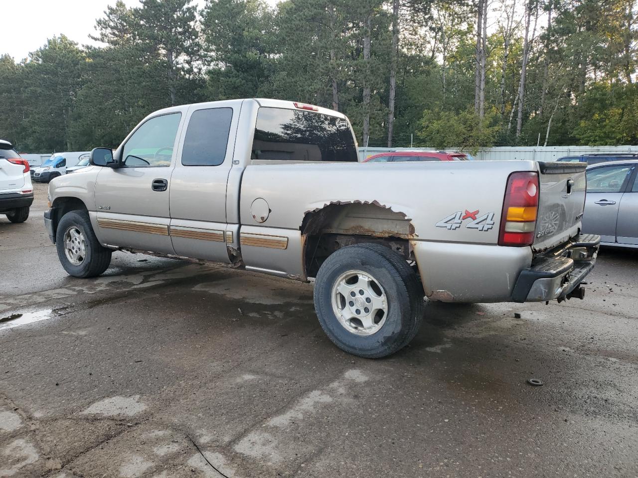 2001 Chevrolet Silverado - Image 2