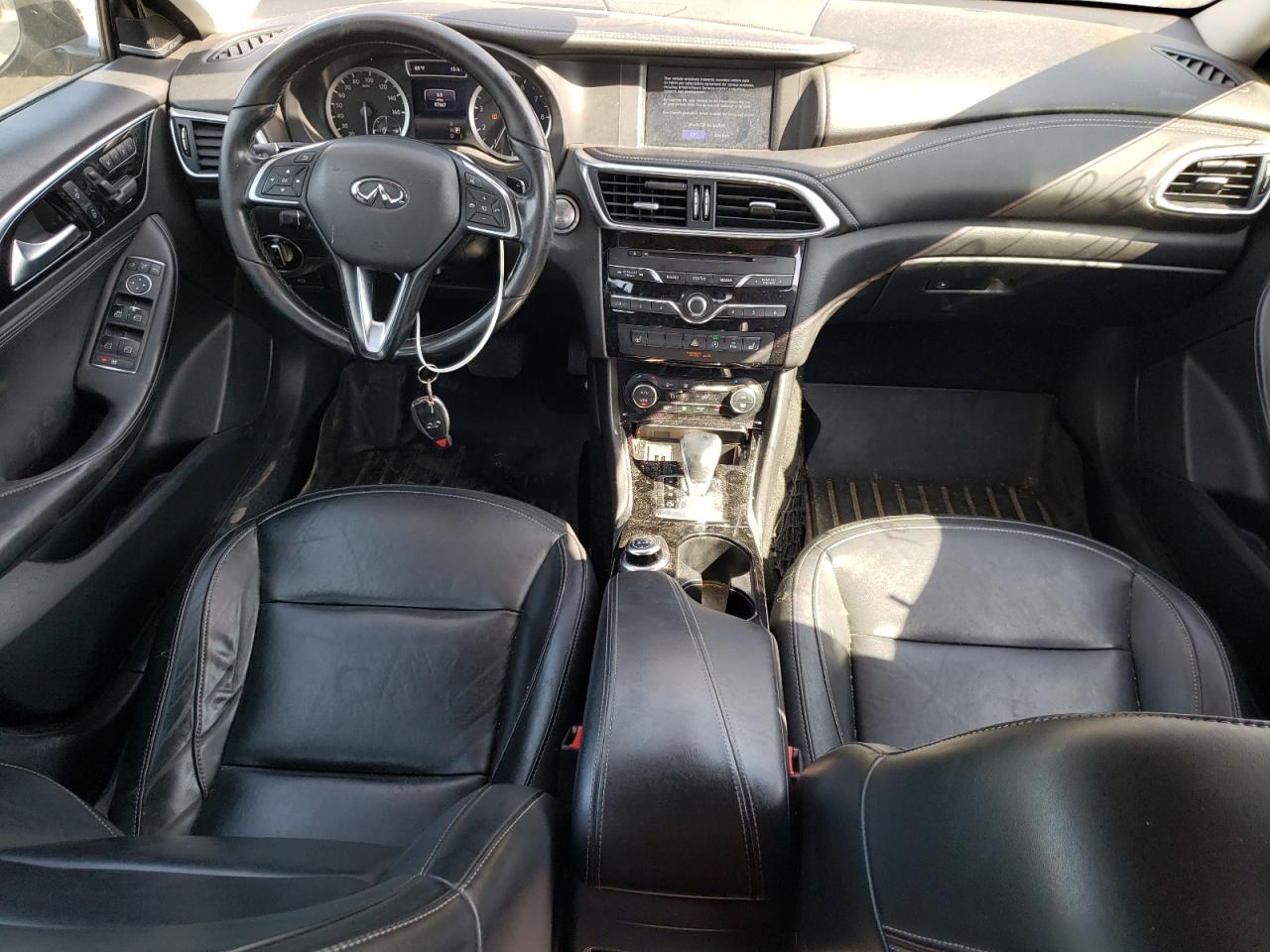 SJKCH5CR2JA048864 2018 Infiniti Qx30 Base