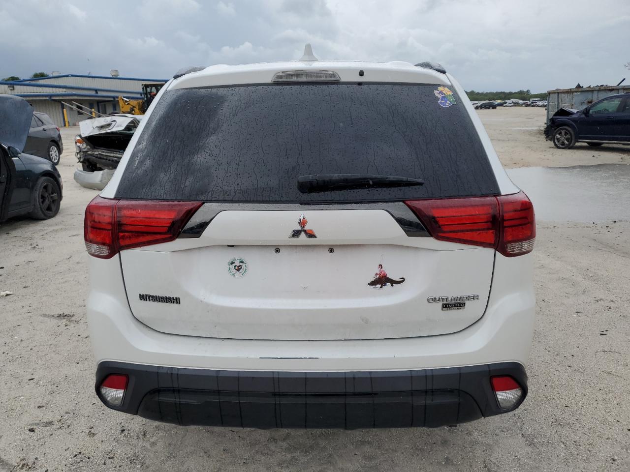 JA4AD3A38LZ043403 2020 Mitsubishi Outlander Se