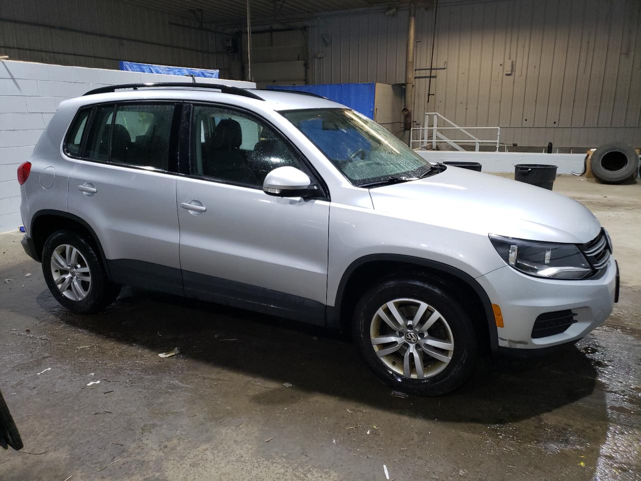 VIN WVGBV7AXXHW512948 2017 VOLKSWAGEN TIGUAN no.4