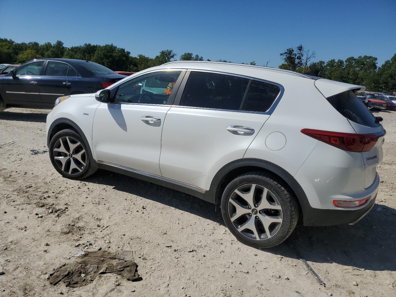 KNDPRCA6XH7105396 2017 KIA SPORTAGE - Image 2