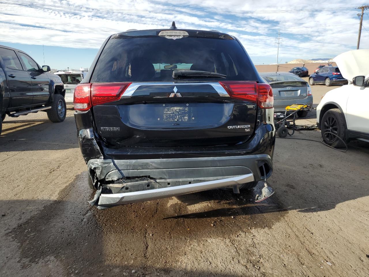 JA4AD3A39JZ023660 2018 Mitsubishi Outlander Se