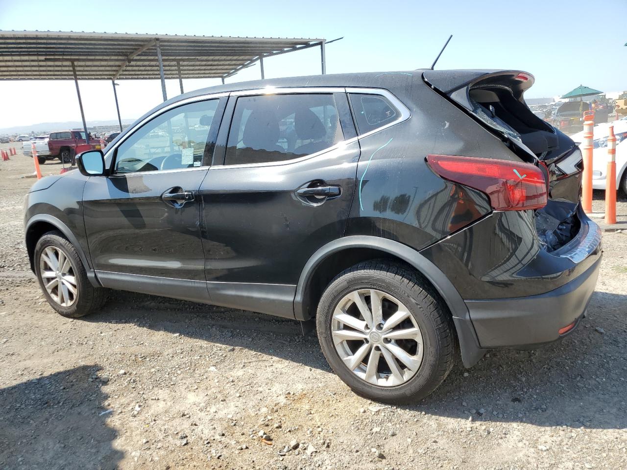 JN1BJ1CP4JW501057 2018 NISSAN ROGUE - Image 2