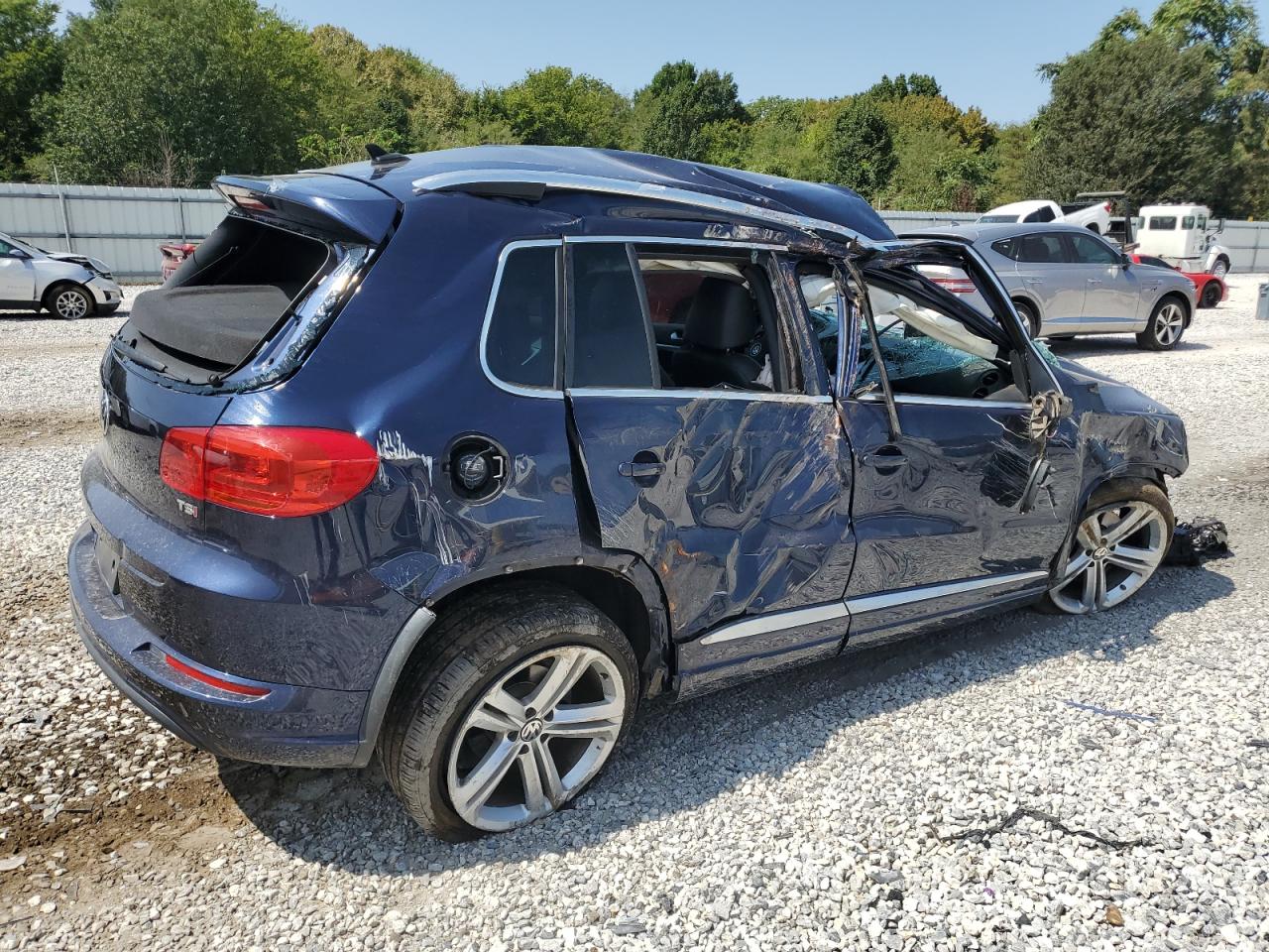 2016 Volkswagen Tiguan - Image 3