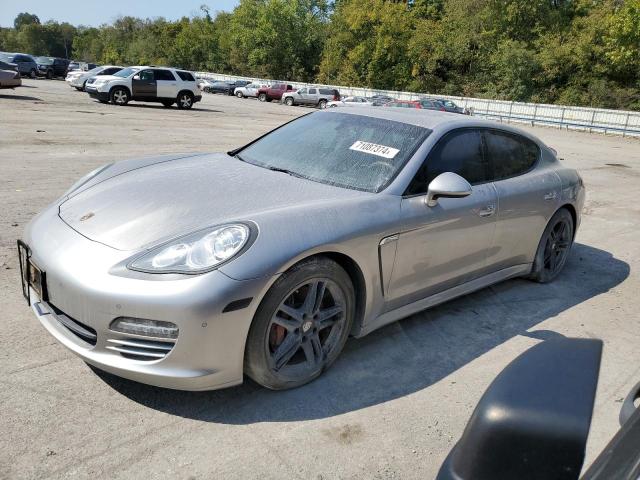 2011 Porsche Panamera 2