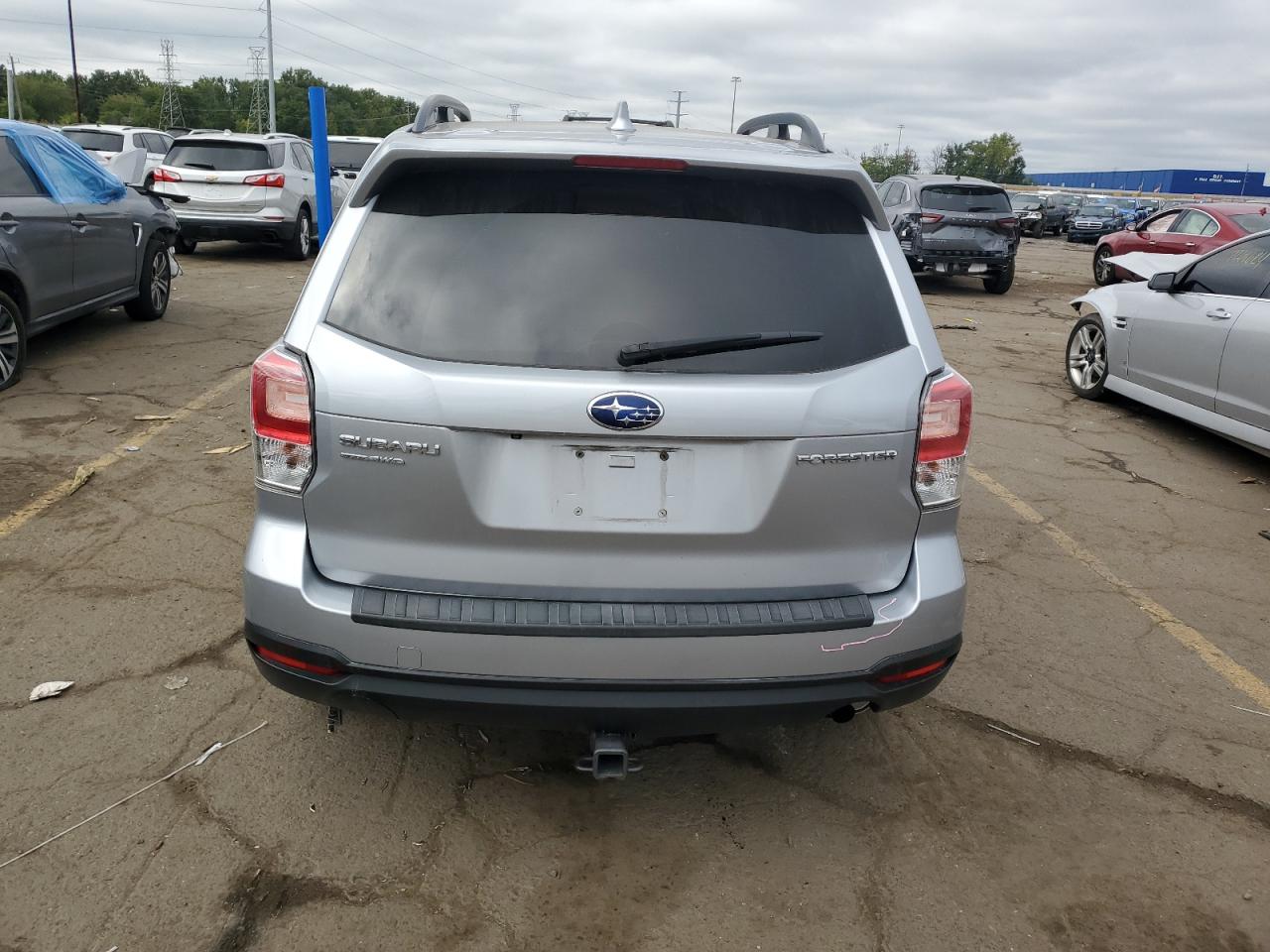 JF2SJAEC4JH617825 2018 Subaru Forester 2.5I Premium