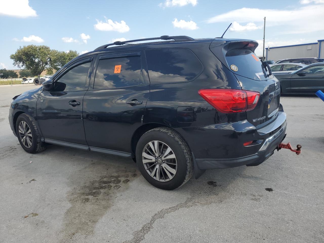 2018 Nissan Pathfinder - Image 2