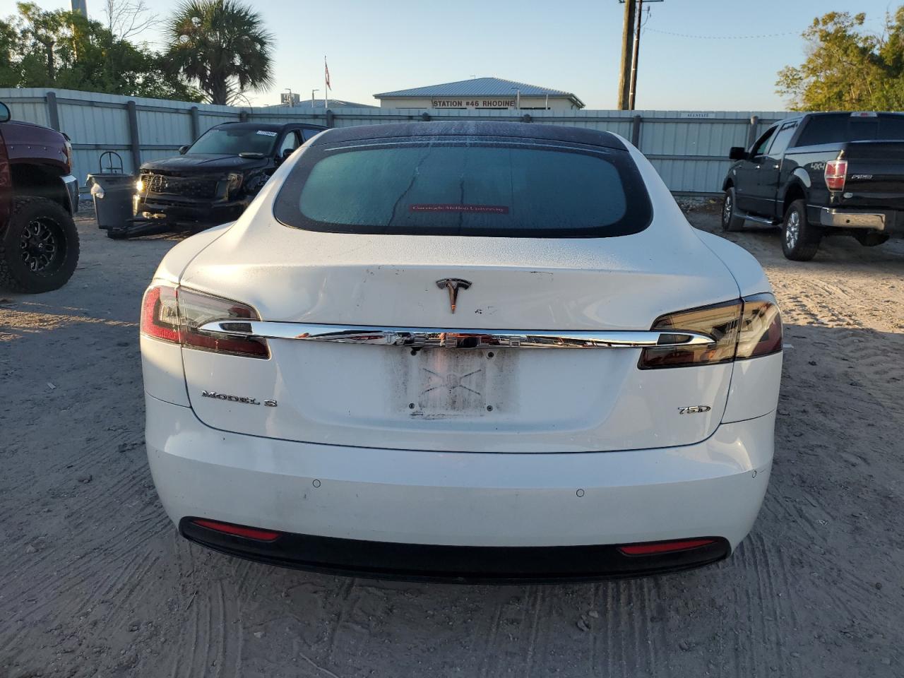 5YJSA1E2XHF209829 2017 Tesla Model S