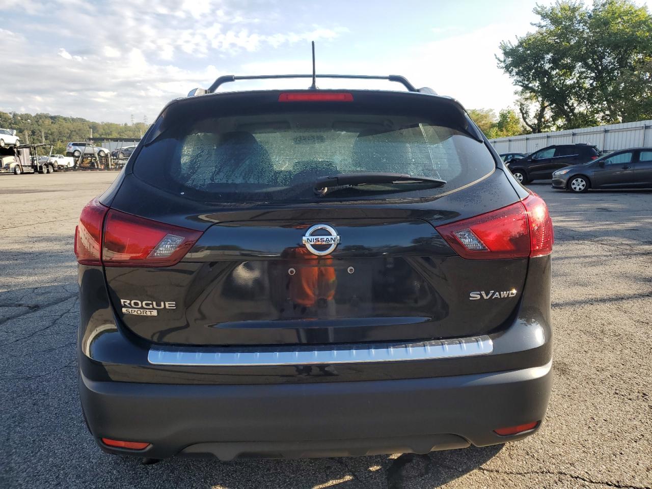 JN1BJ1CR5JW252222 2018 Nissan Rogue Sport S