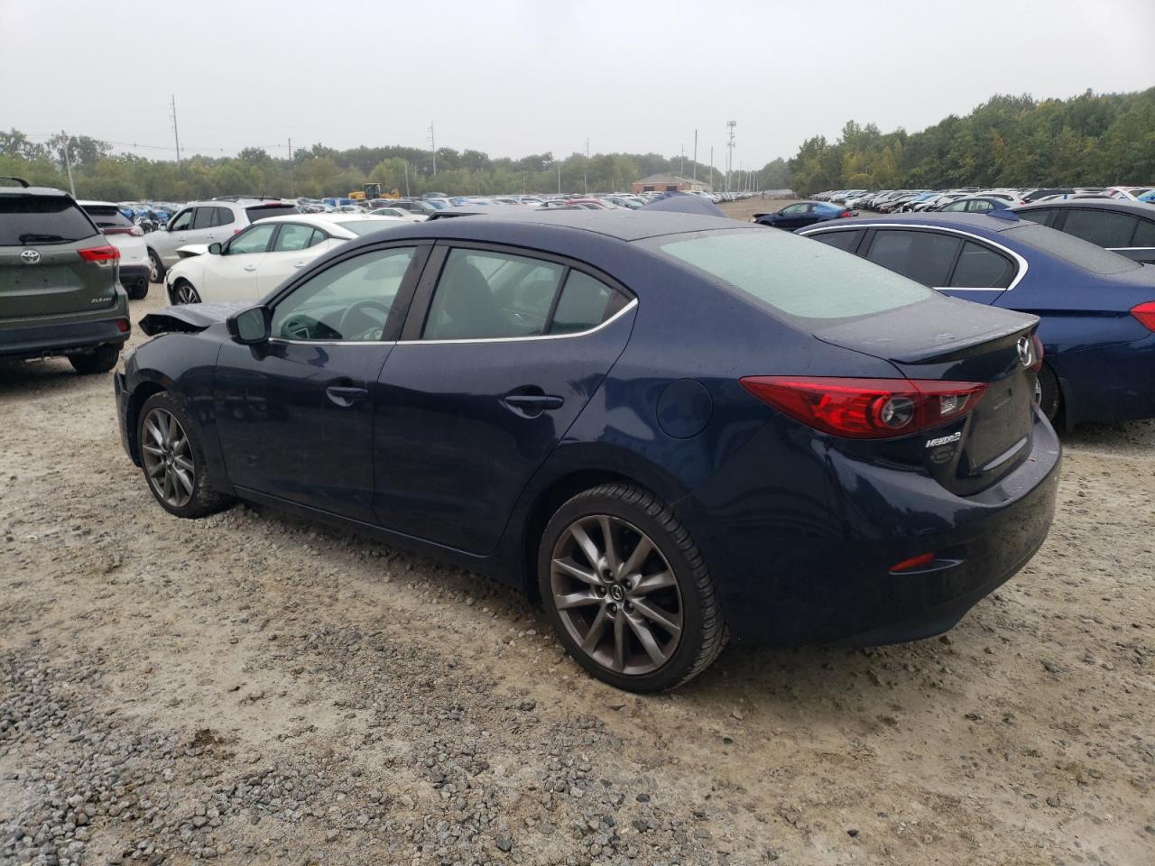 3MZBN1V32JM174358 2018 MAZDA 3 - Image 2