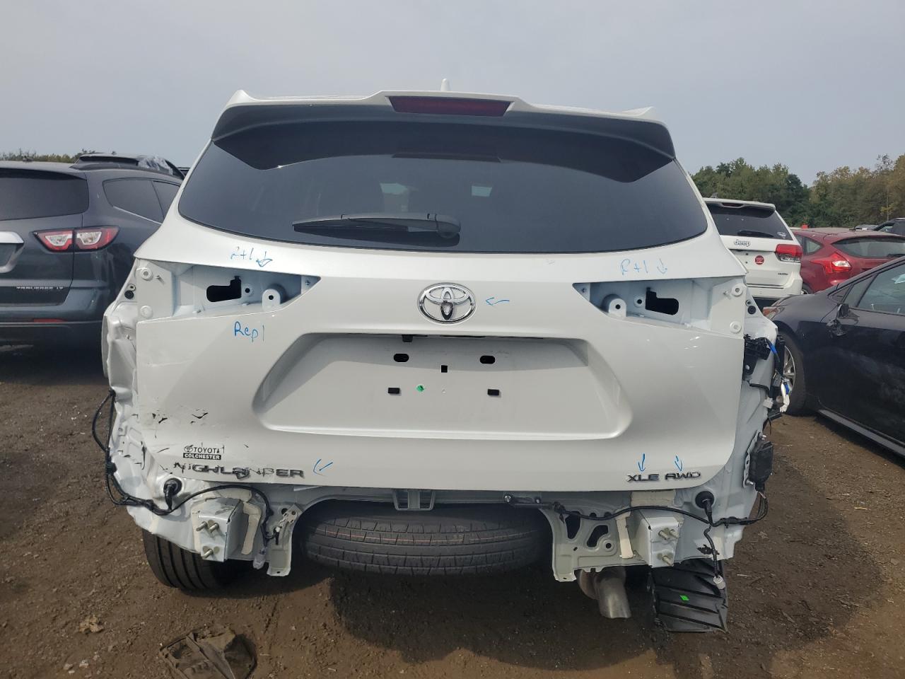 5TDKDRBH8RS564669 2024 Toyota Highlander Le