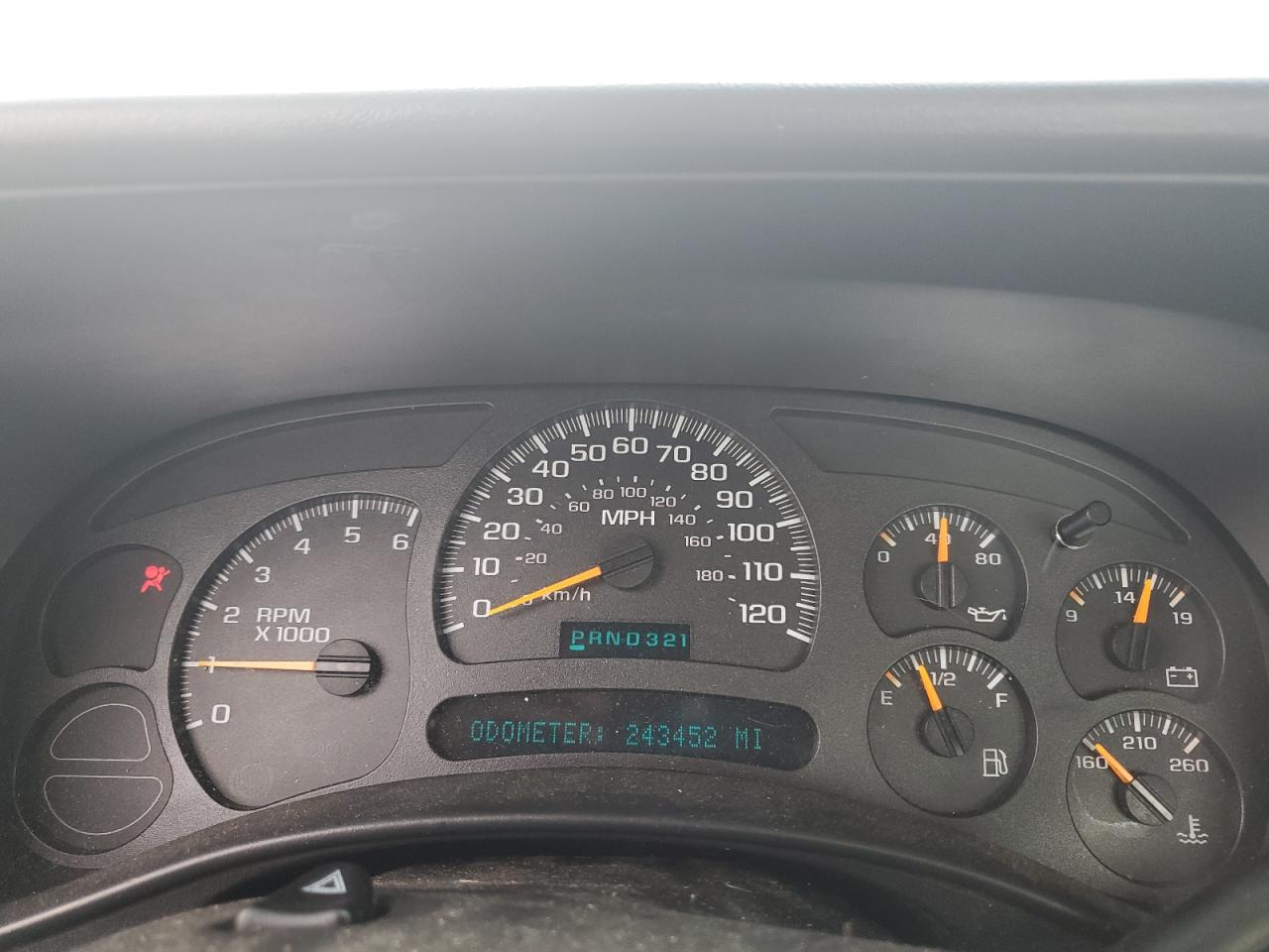 2003 Chevrolet Silverado - Image 9