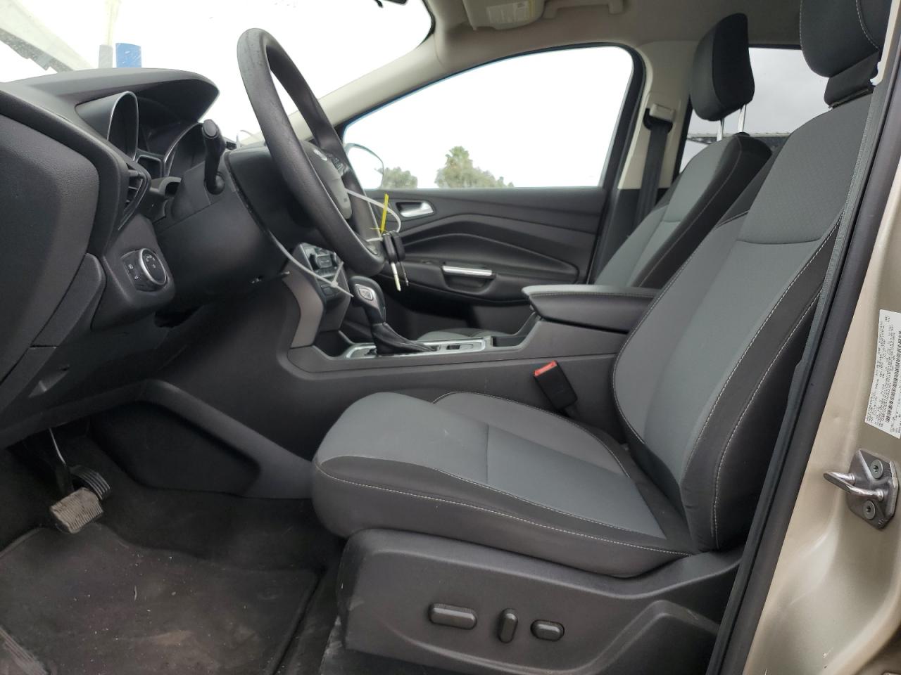 1FMCU9GD1JUD22201 2018 Ford Escape Se