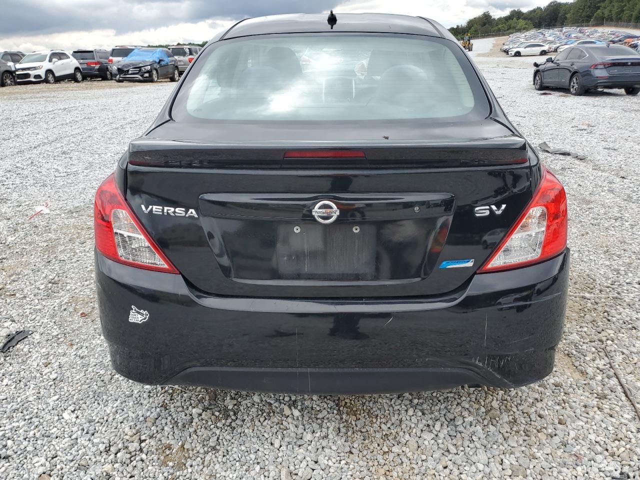 2015 Nissan Versa S VIN: 3N1CN7AP0FL810438 Lot: 72171024