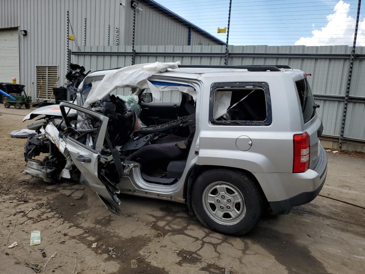 2011 Jeep Liberty (Patriot) - Image 2