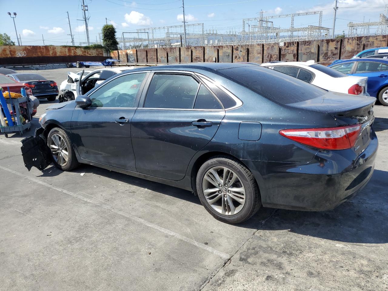 4T1BF1FK2GU263823 2016 TOYOTA CAMRY - Image 2