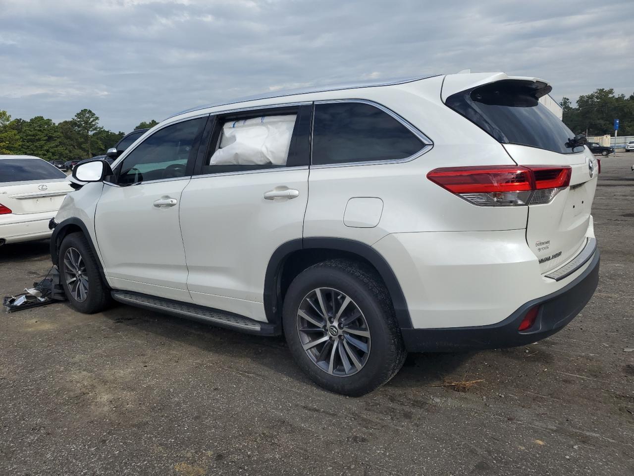 2018 Toyota Highlander Se VIN: 5TDKZRFH0JS530516 Lot: 69784224