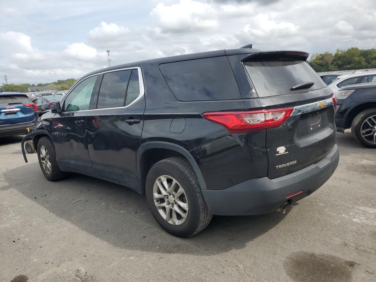 1GNERFKW4JJ159767 2018 CHEVROLET TRAVERSE - Image 2