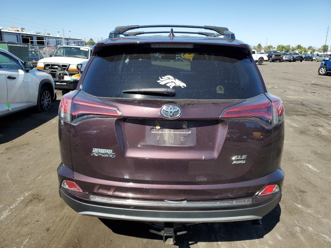 2T3RFREV3HW678618 2017 Toyota Rav4 Xle