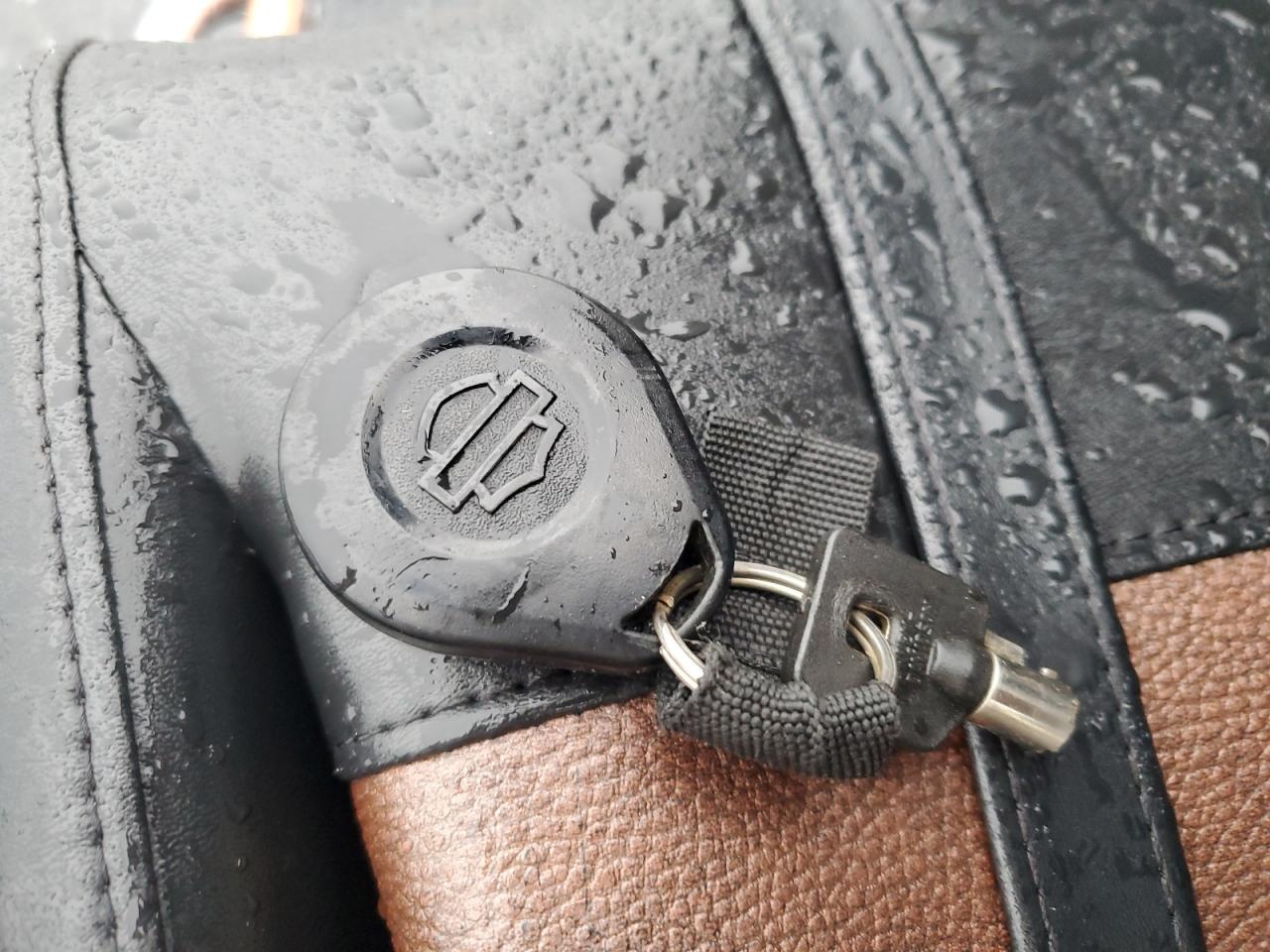 2008 Harley-Davidson Flhtcui 105Th Anniversary Edition VIN: 1HD1FC4478Y647136 Lot: 72916874