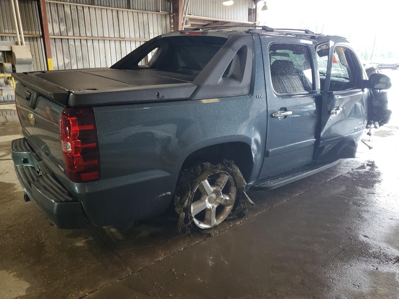 2008 Chevrolet Avalanche - Image 3