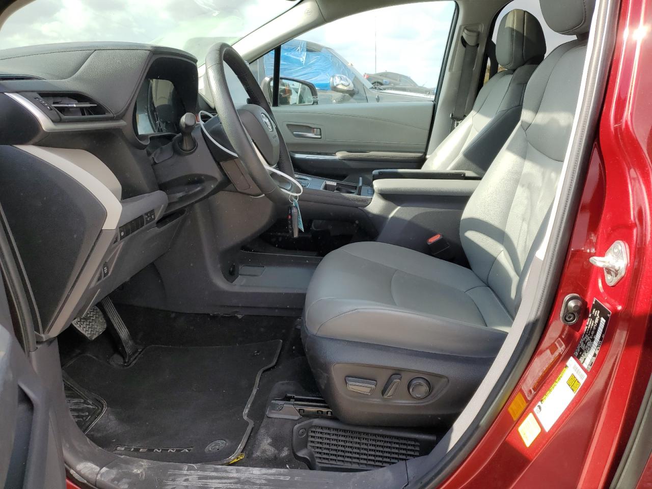 5TDYRKEC7PS140450 2023 Toyota Sienna Xle