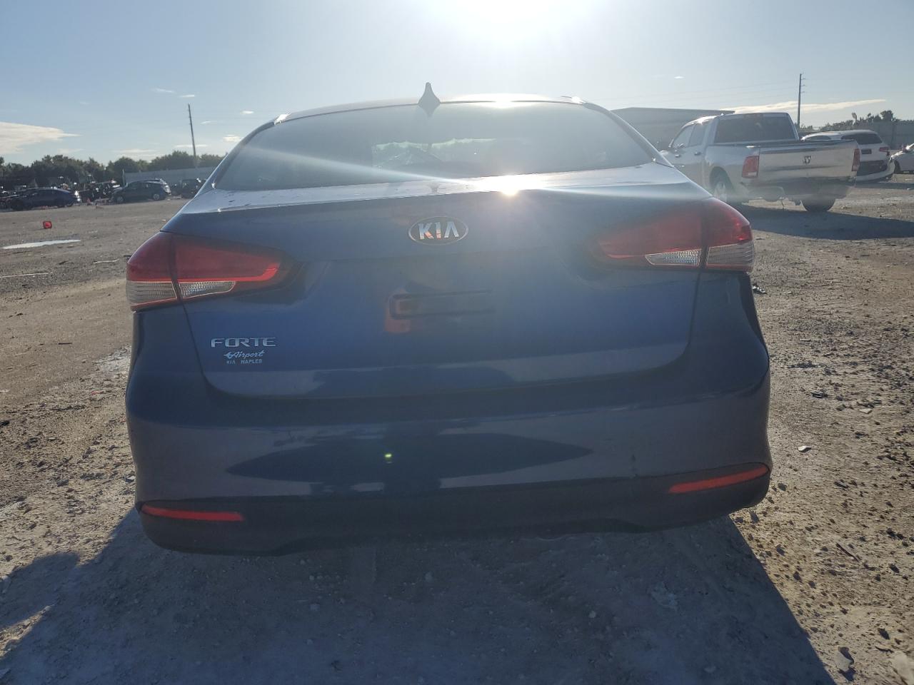 3KPFK4A75HE013160 2017 Kia Forte Lx