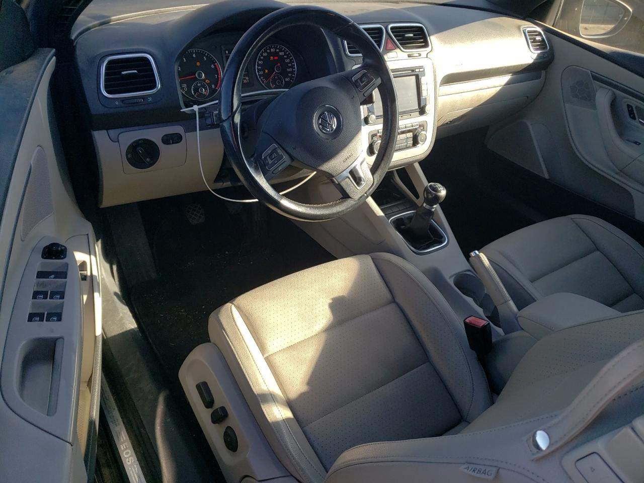 WVWAA7AH3AV020942 2010 Volkswagen Eos Turbo