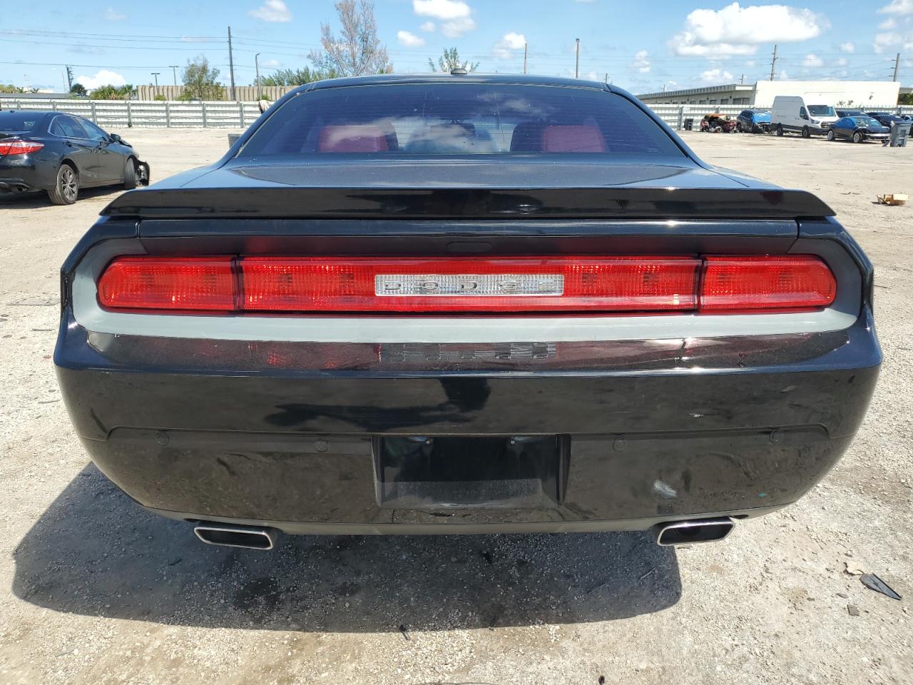 2C3CDYAG6EH311502 2014 Dodge Challenger Sxt