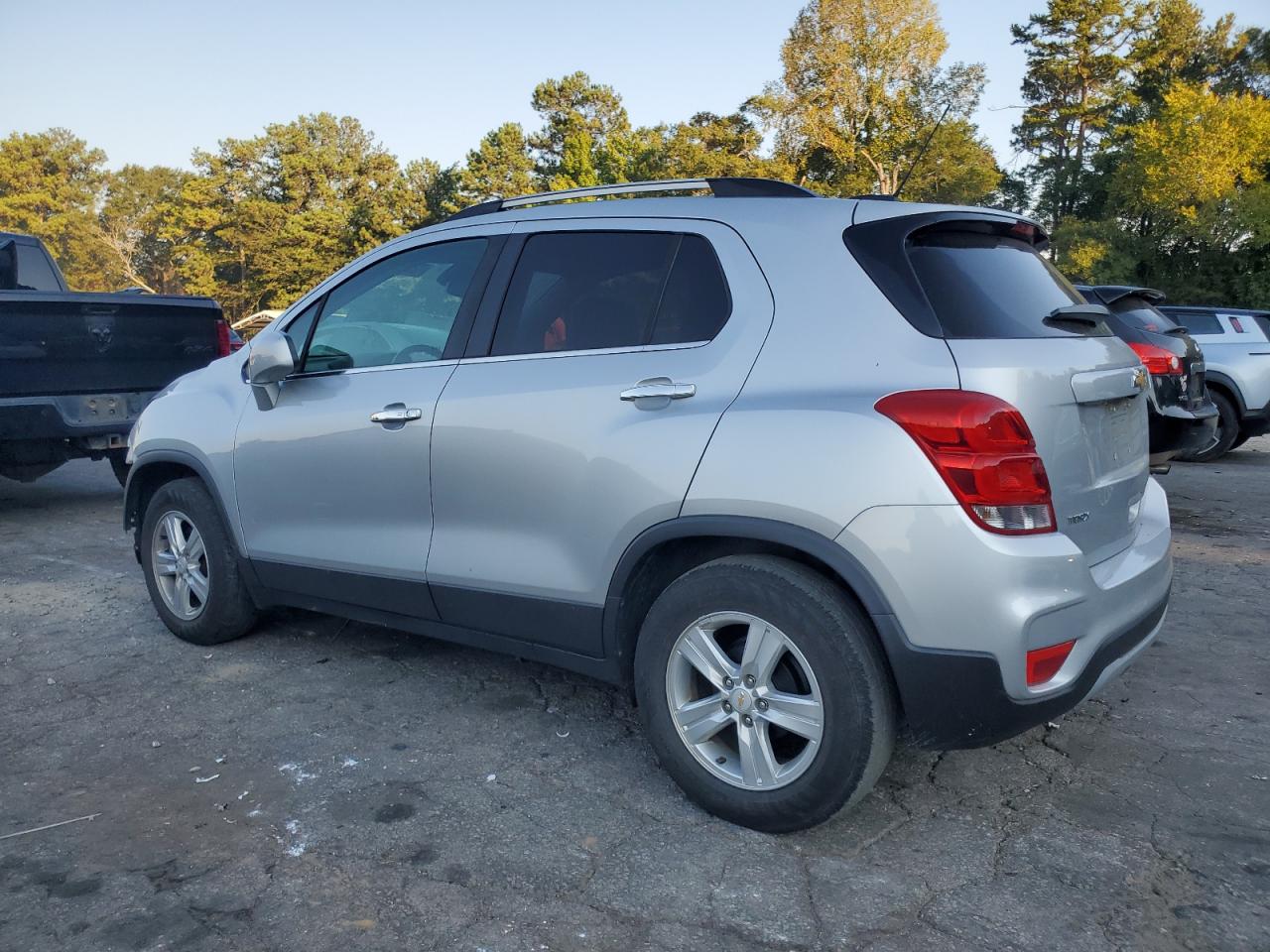 KL7CJLSB3KB891691 2019 CHEVROLET TRAX - Image 2