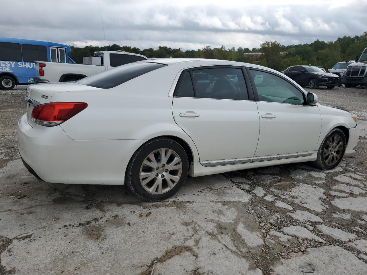 2011 Toyota Avalon - Image 3
