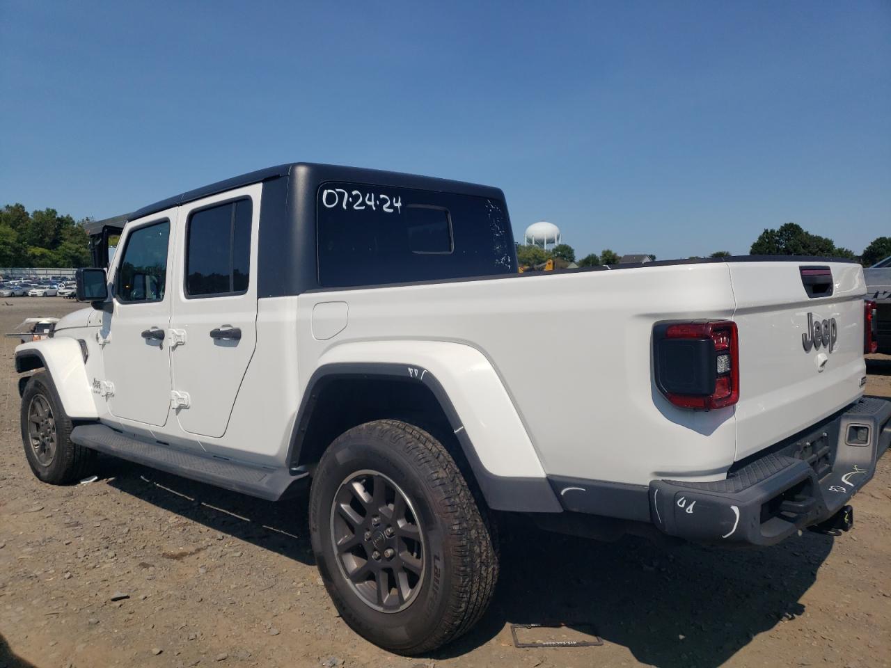 2020 Jeep Gladiator Overland VIN: 1C6HJTFG0LL107744 Lot: 68903804