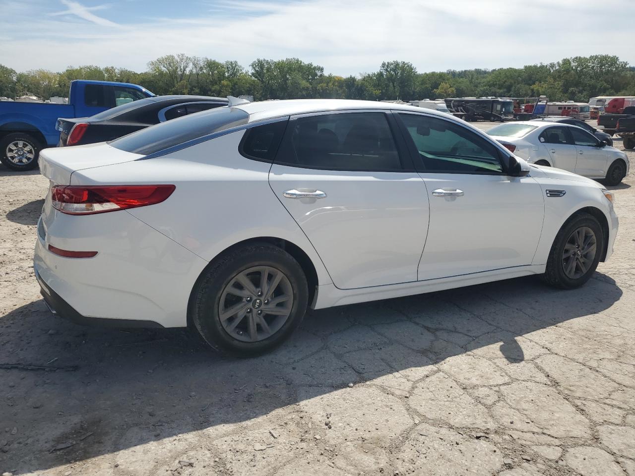 5XXGT4L30LG450334 Kia Optima LX 3