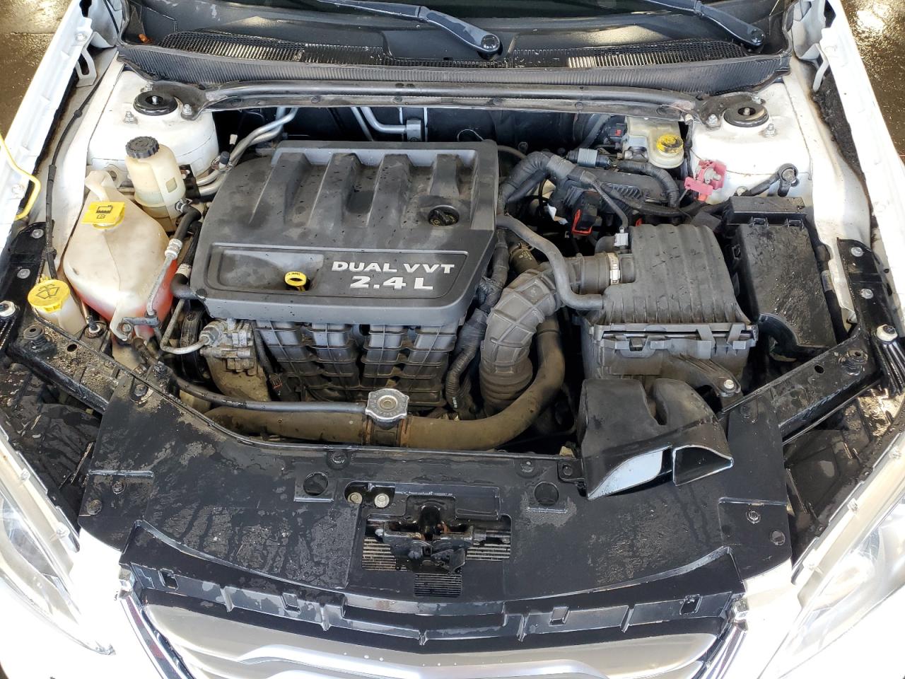2011 Chrysler 200 - Image 11