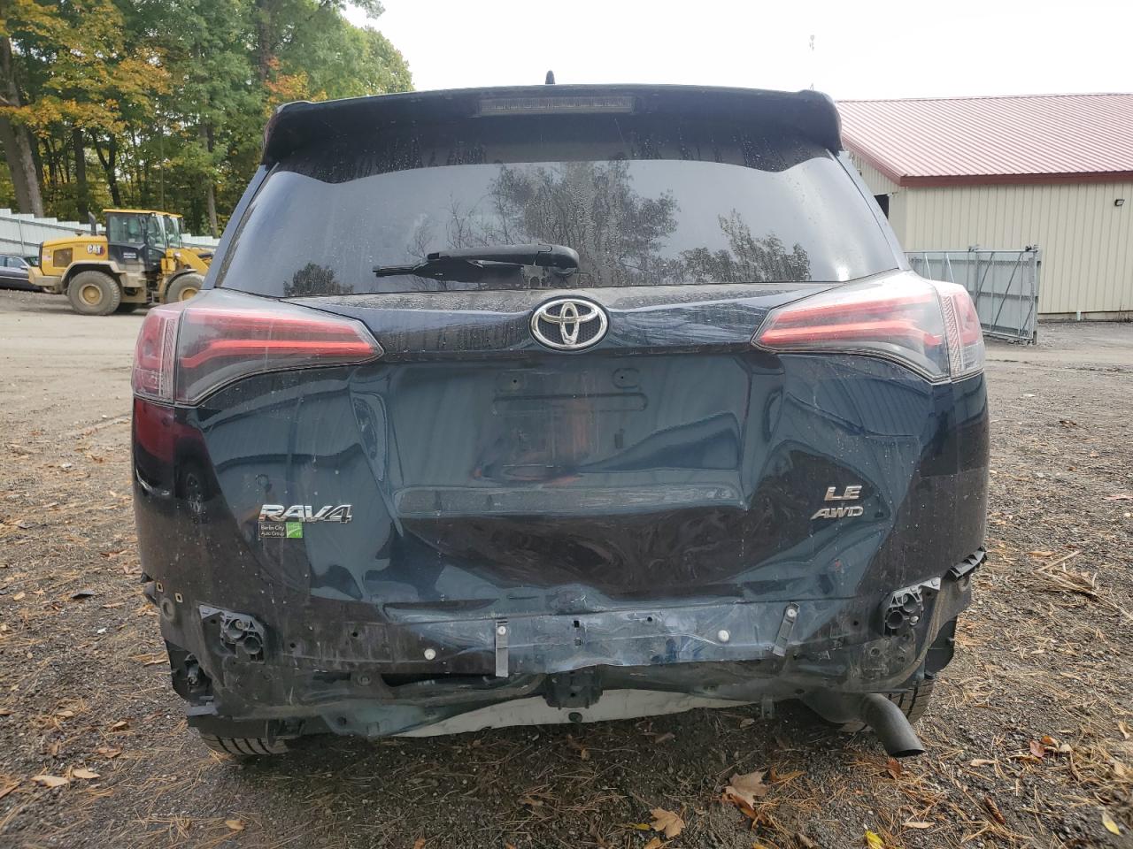 JTMBFREV6JJ256283 2018 Toyota Rav4 Le