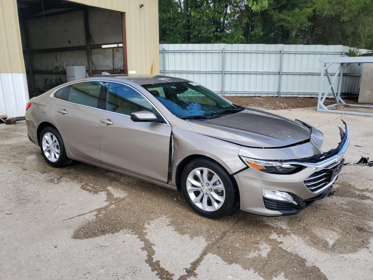 2023 Chevrolet Malibu - Image 4