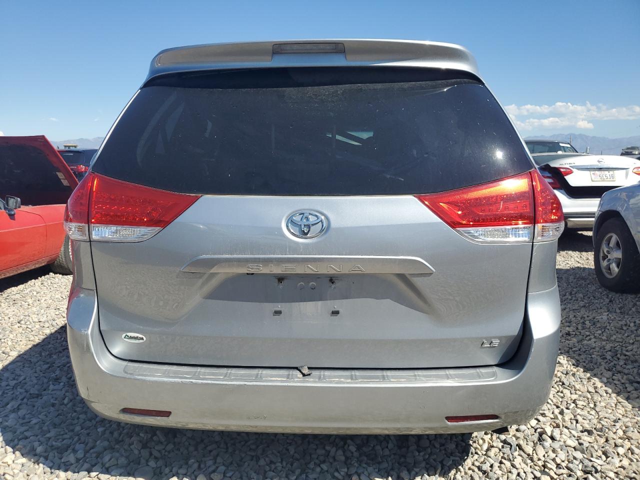 2018 Toyota Sienna Le VIN: 5TDKK3DCXDS317327 Lot: 72466874