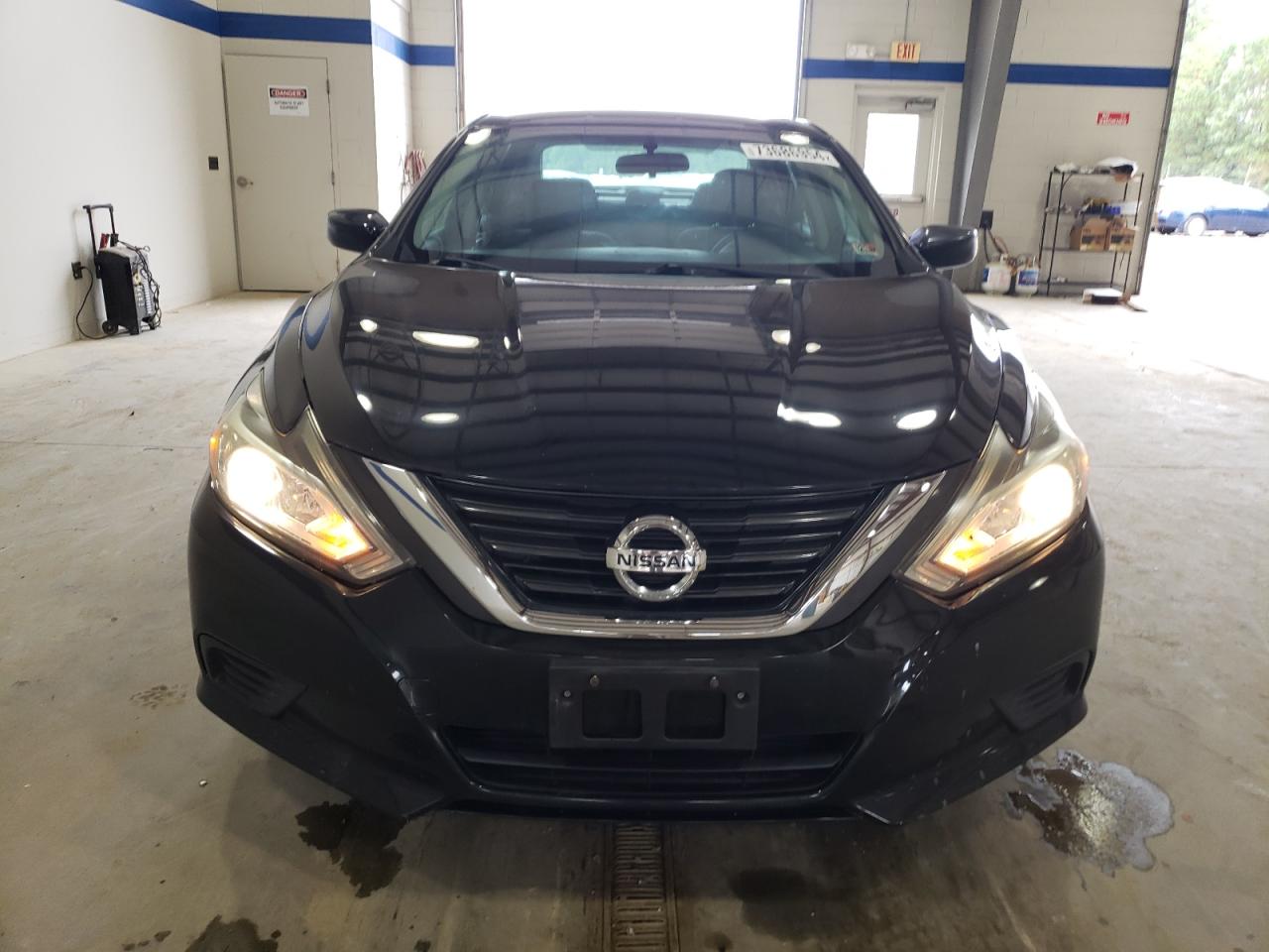 2017 Nissan Altima - Image 5