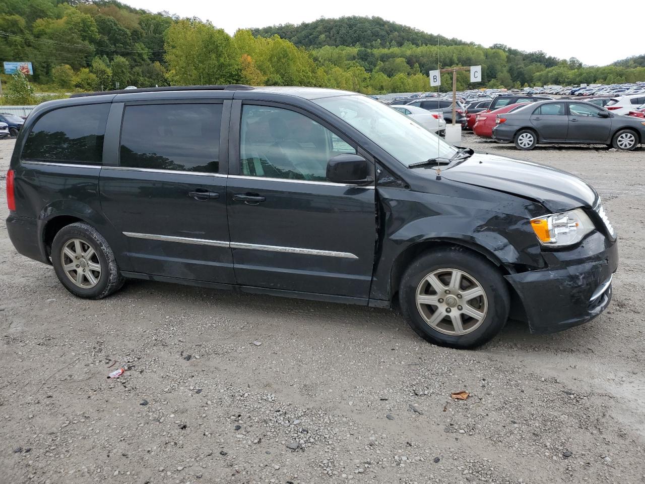 2012 Chrysler Town & Country - Image 4