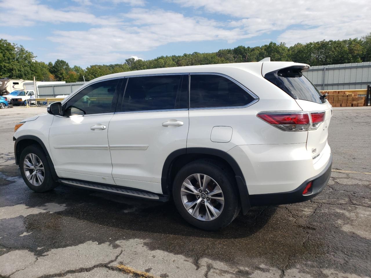 5TDZKRFH6GS182216 2016 TOYOTA HIGHLANDER - Image 2