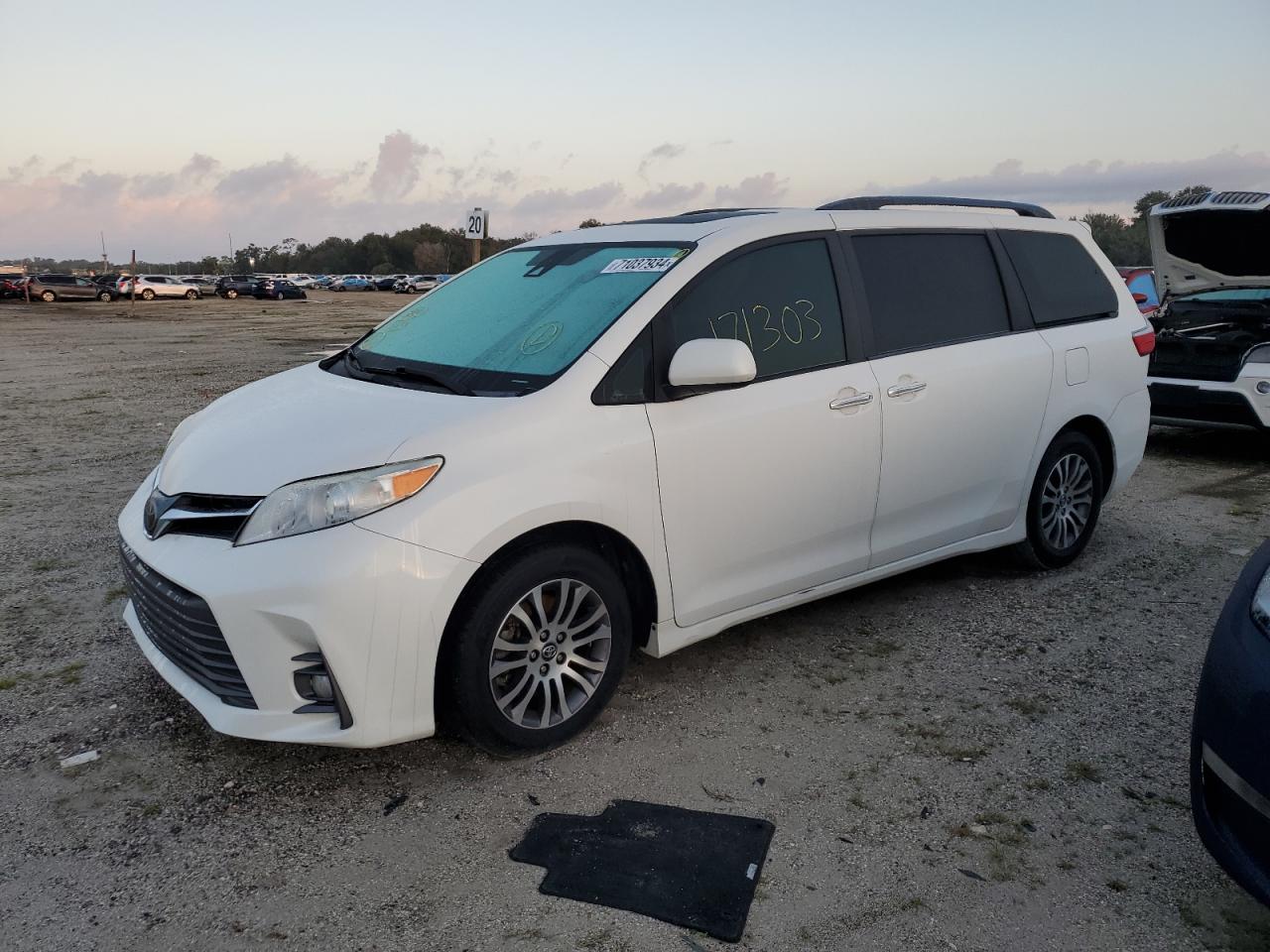 5TDYZ3DC6KS981160 2019 TOYOTA SIENNA - Image 1