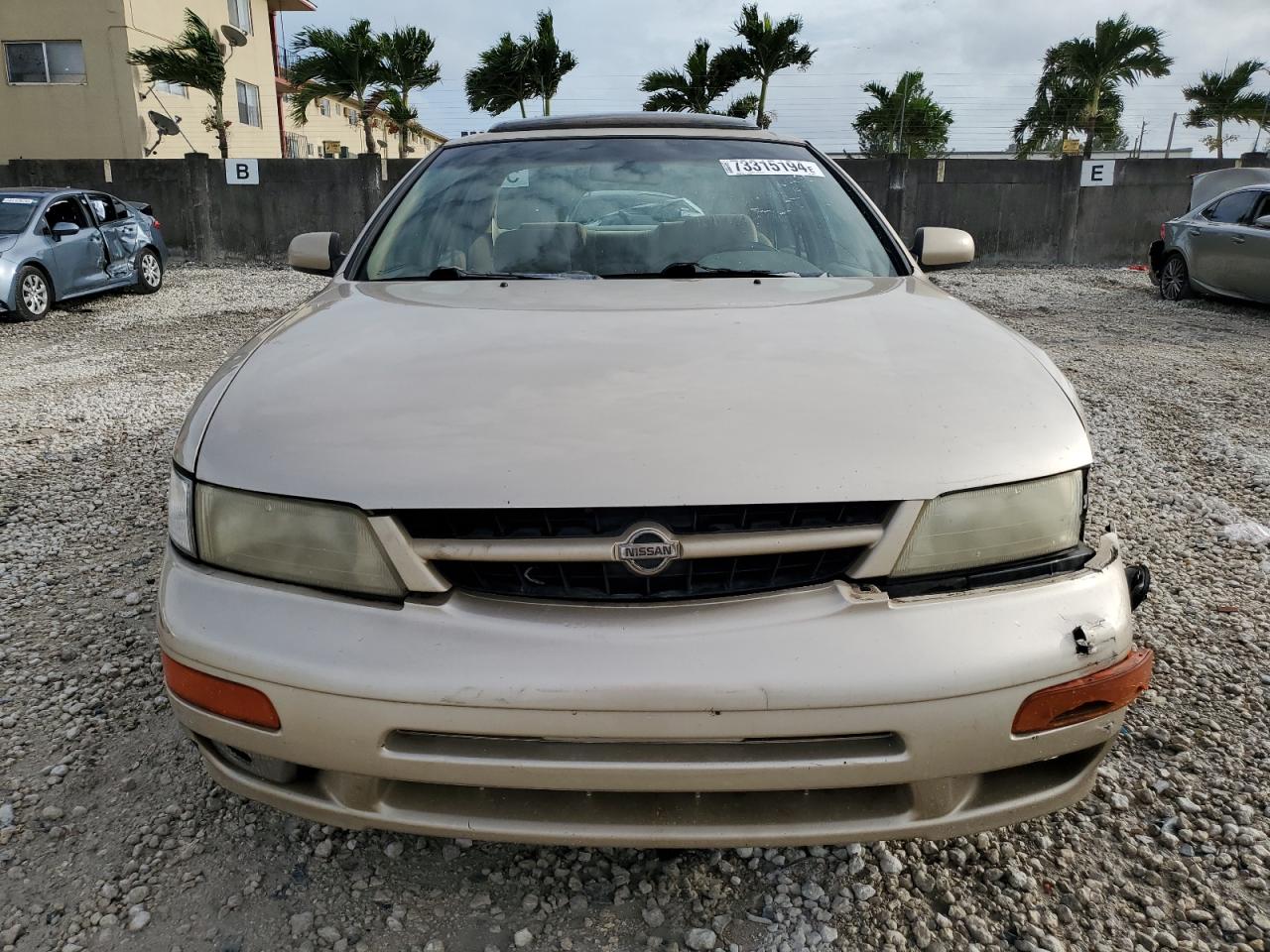 1997 Nissan Maxima - Image 5
