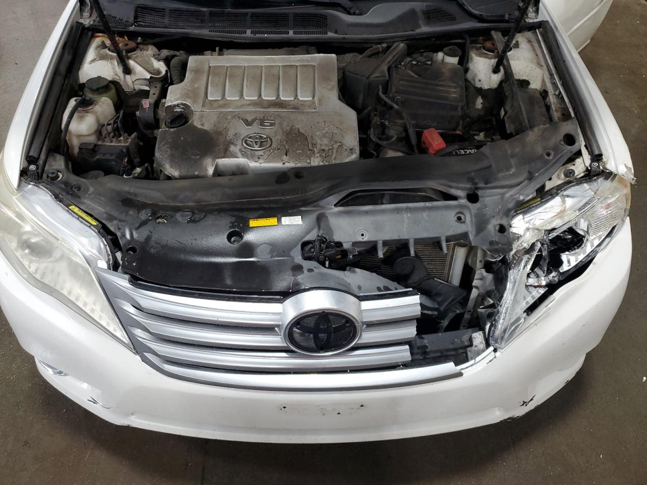 2012 Toyota Avalon - Image 11