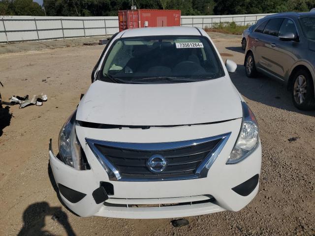  NISSAN VERSA 2018 Білий