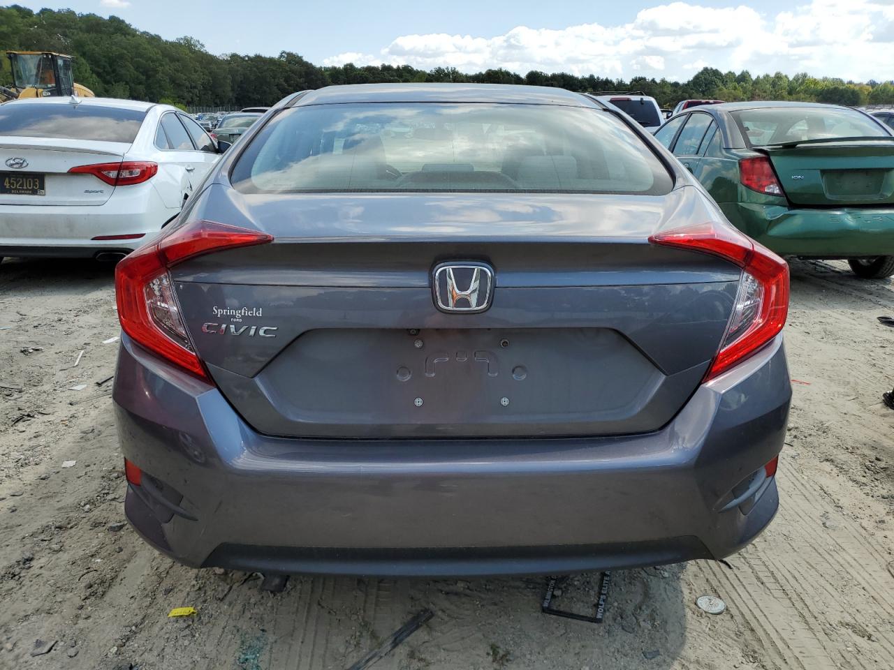 2HGFC2F52JH580690 2018 Honda Civic Lx