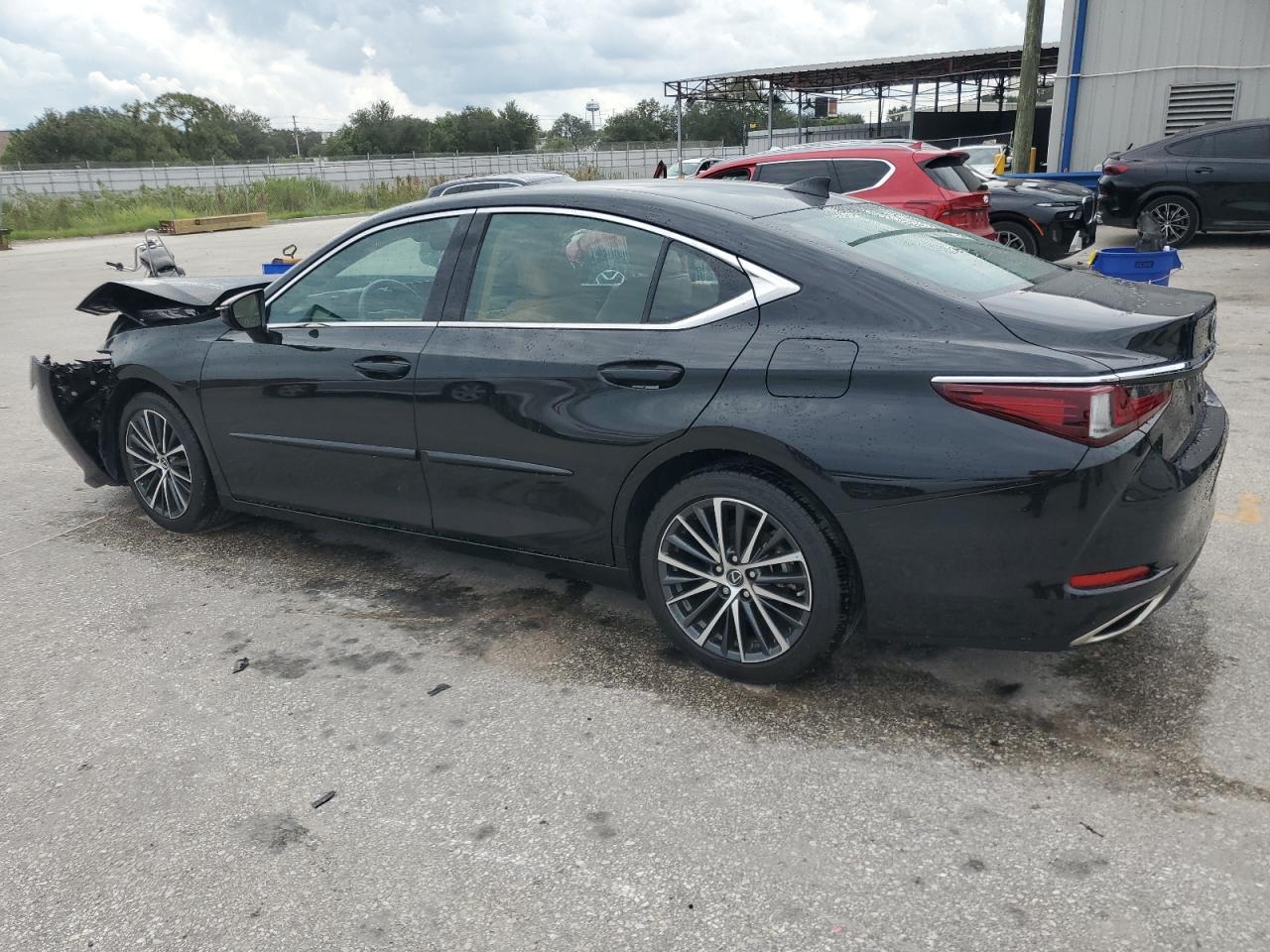 2023 Lexus ES - Image 2
