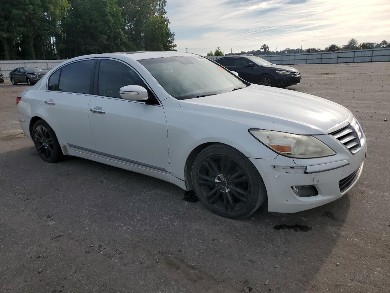 2009 Hyundai Genesis - Image 4