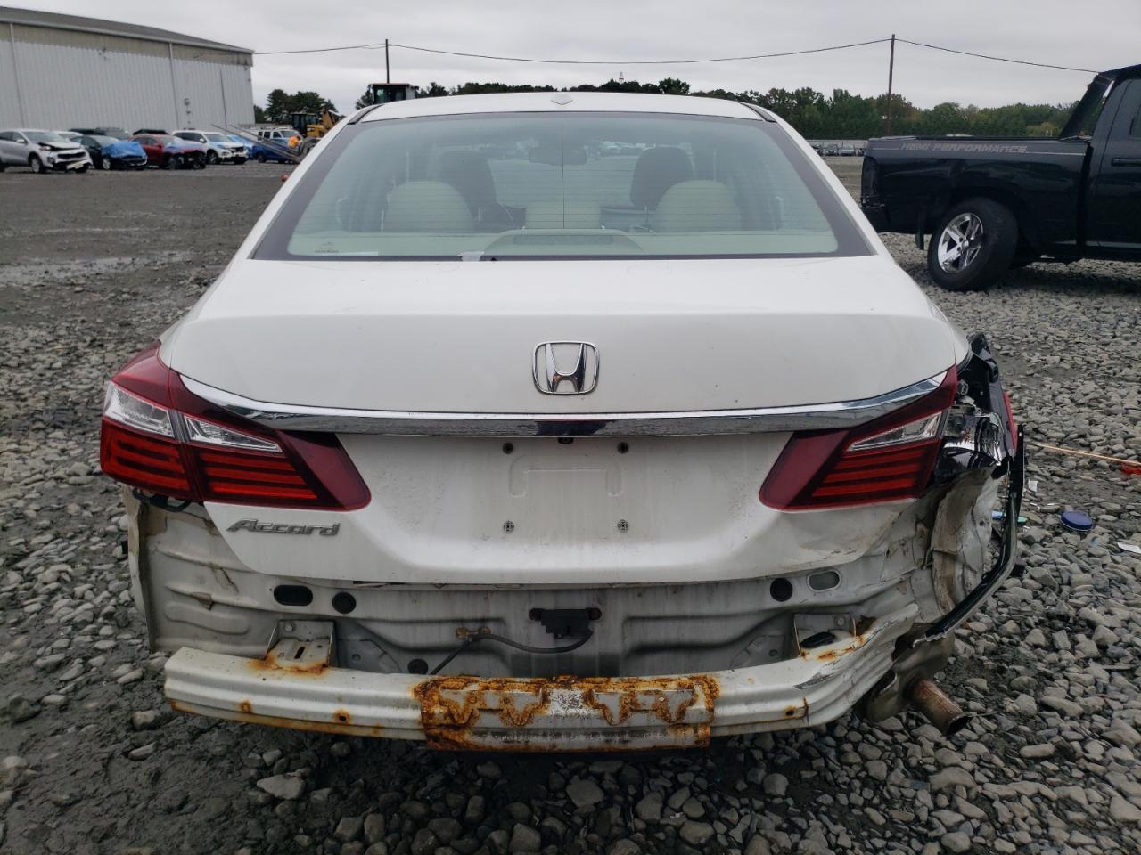 1HGCR2F80HA067376 2017 Honda Accord Exl